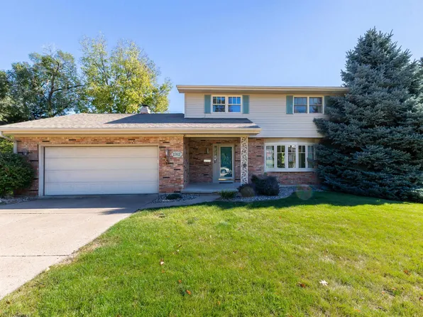 1762 Churchill Dr, Dubuque, IA 52001