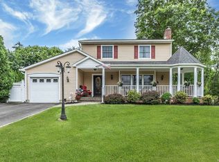 2 Bowdon Rd, Greenlawn, NY 11740