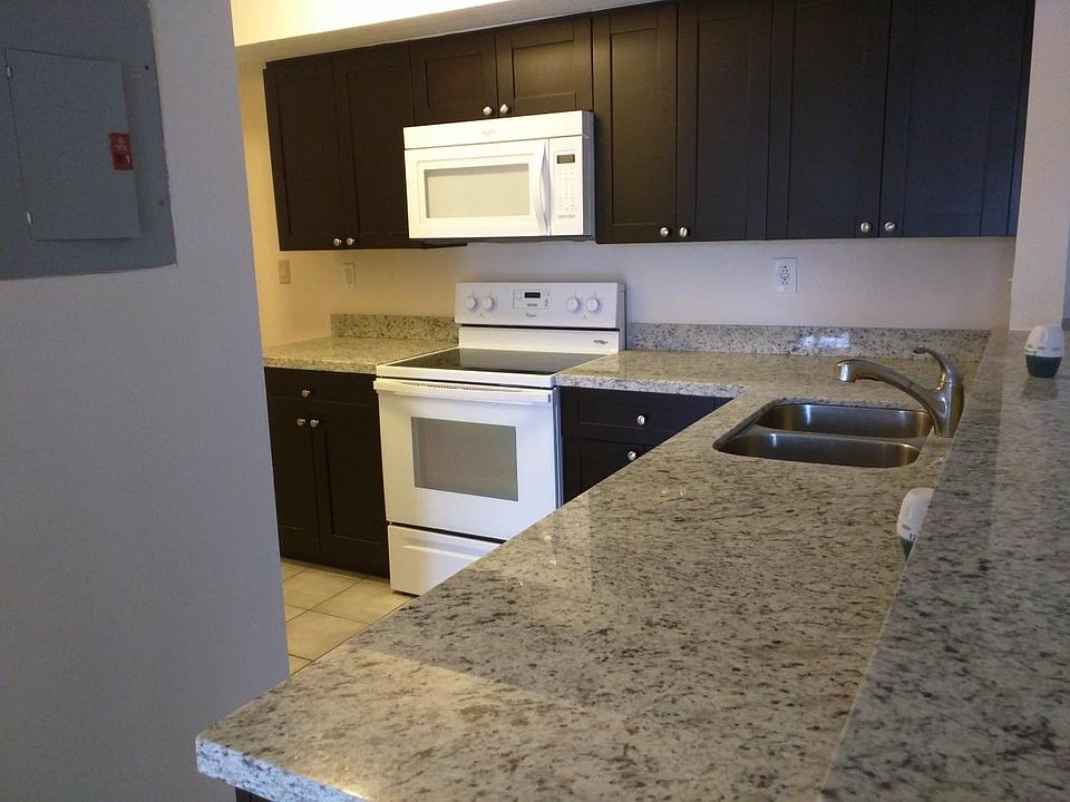 KITCHEN WITH GRANIT COUNTERTOP
