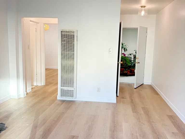 1333 N Fuller Ave — Photo 17