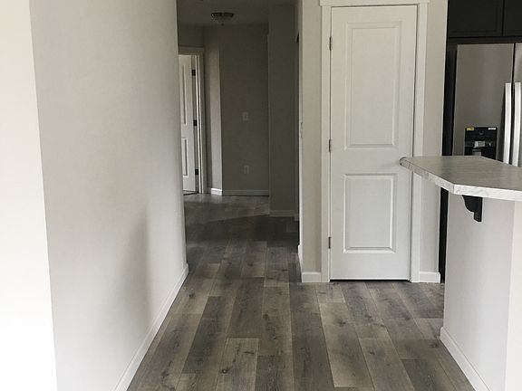 3rd image of 402 Lynch St