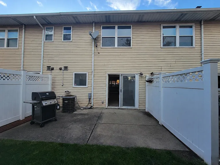 81 Church St #4 — Photo 35
