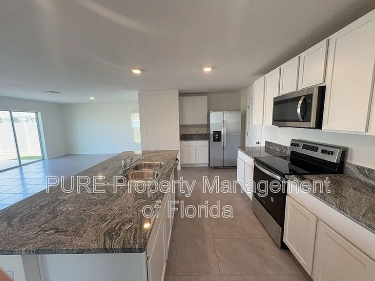 8702 SW 46th Ave — Photo 8