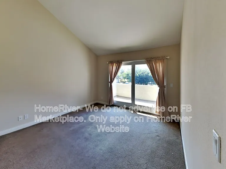 2220 Cannes Sq — Photo 12