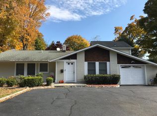 200 W Lake Dr, Valhalla, NY 10595