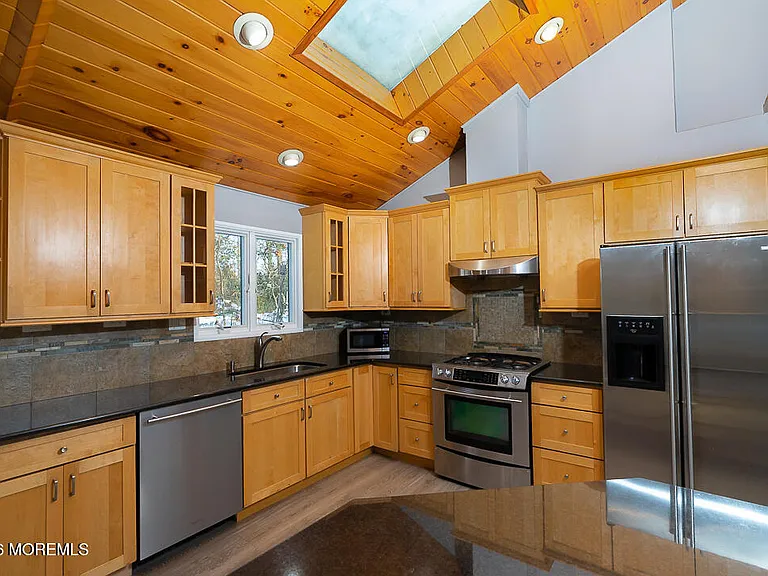 315 Beverly Way — Photo 7