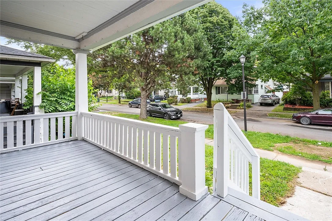 3 bed, 1.5 bath, 1453 sqft, $2,100 — Photo 4