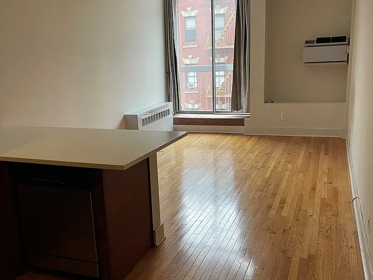 184 Thompson St #3O — Photo 2