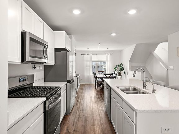 3rd image of 8716 Orchid Dr