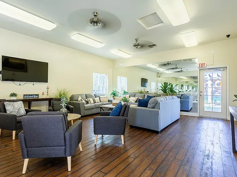 Golden Valley Luxury Apartments — Photo 10