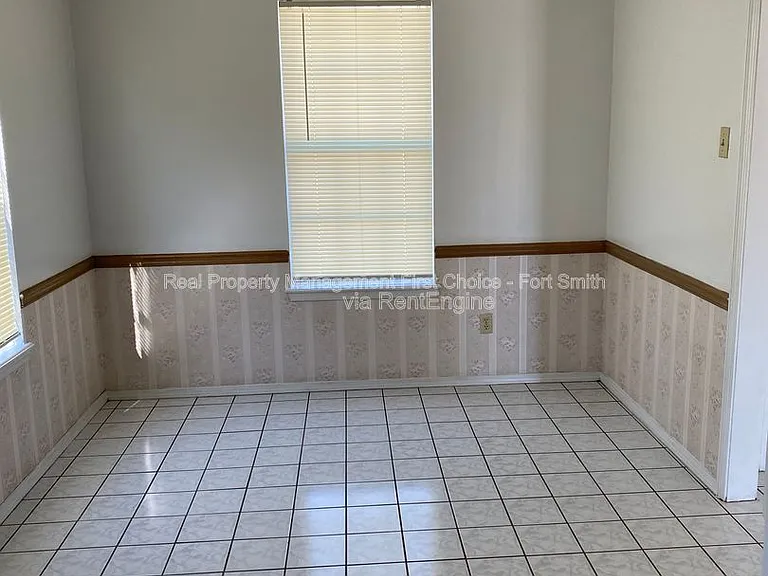 3505 Ridgeway Dr — Photo 4