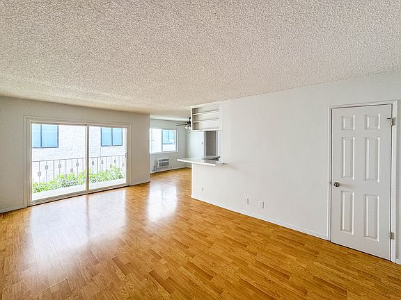 2nd image of 13837 Burbank Blvd APT 7