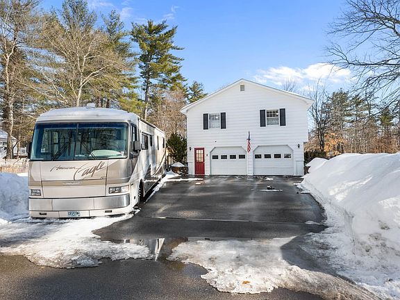 3rd image of 2 Vinewood Lane