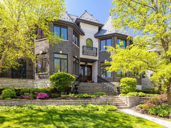 17 Ambriance Dr, Burr Ridge, IL 60527