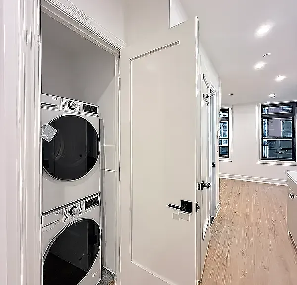 307 W 39th St #2T — Photo 4