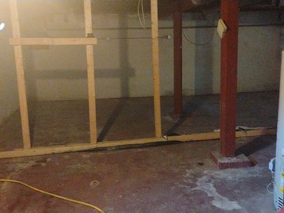 5th image of 243 Damon St