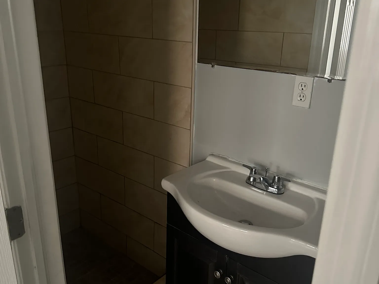 1 bed, 700 sqft, $1,000 — Photo 3