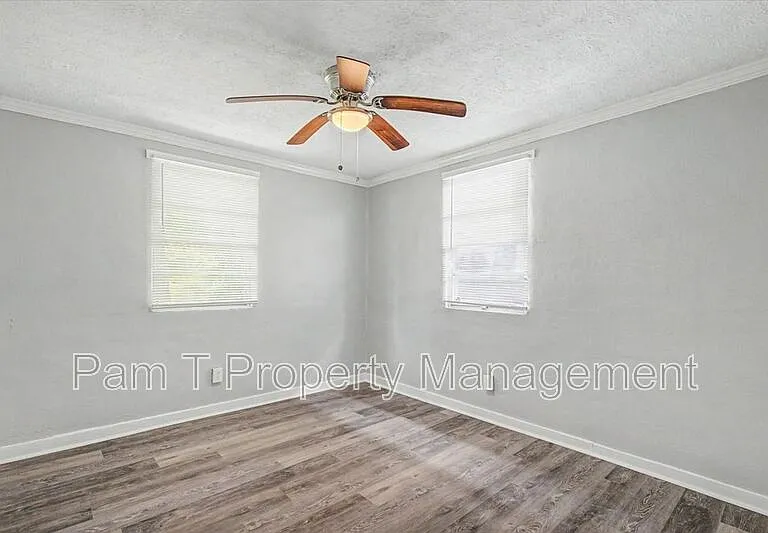 1120 Darwin St — Photo 11