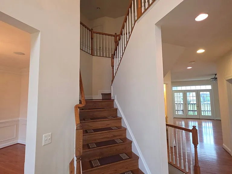 404 Tailor St — Photo 17