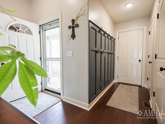 4th image of 650 Lookout Way