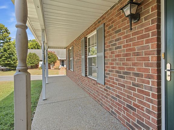 3rd image of 89 Riverpoint Pass