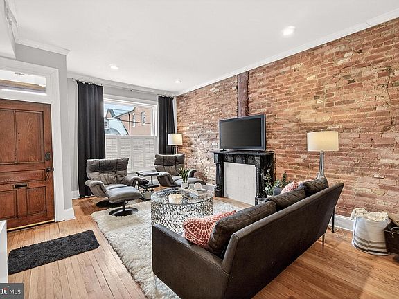 3rd image of 13 E 2nd St