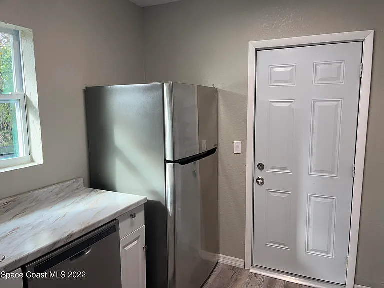 701 Tropic St #B — Photo 5
