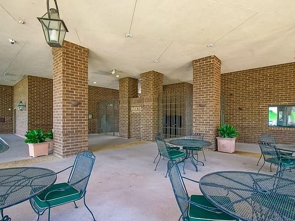3rd image of 170 Walnut St APT 3C