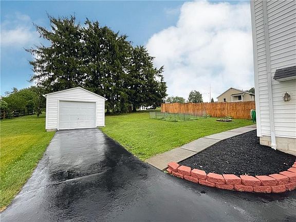 3rd image of 333 Knox Ave
