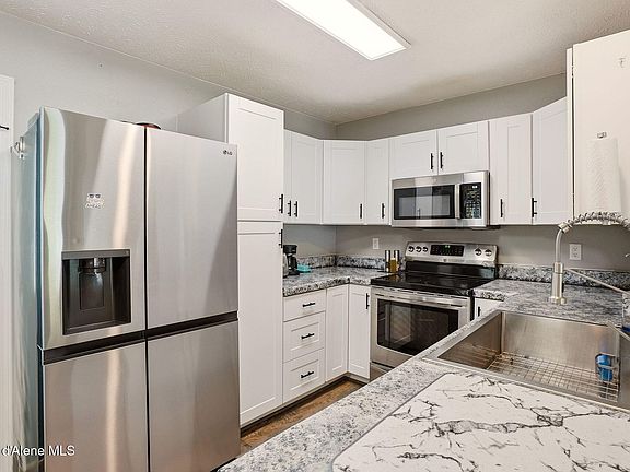 5th image of 61 Merritt St