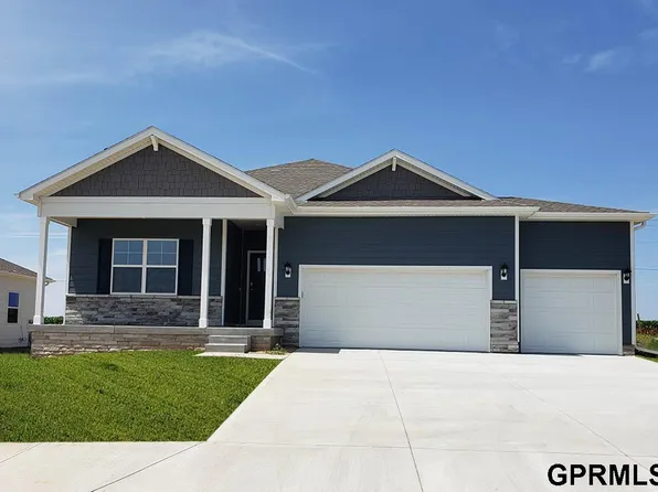 6428 Clear Creek St, Papillion, NE 68157