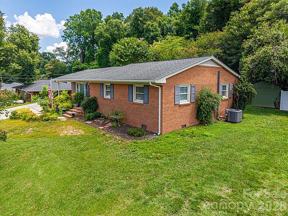3rd image of 13 Spruce Pine Dr