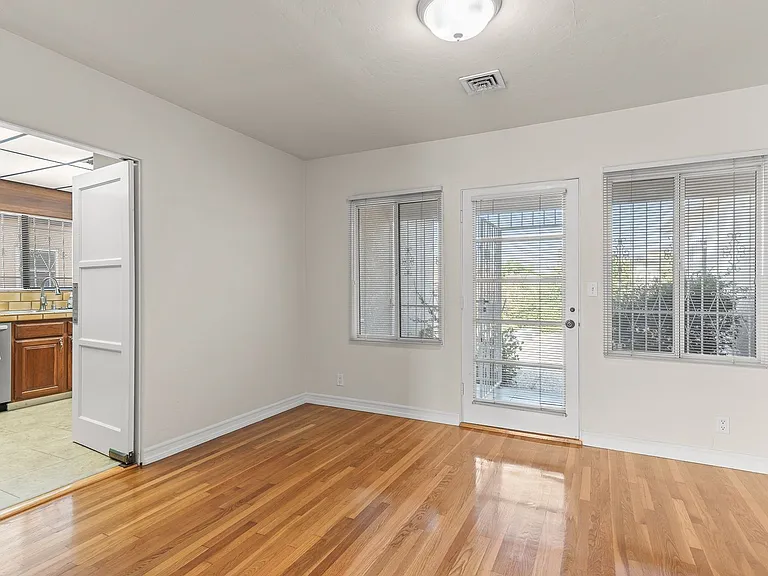 4734 College Ave — Photo 11