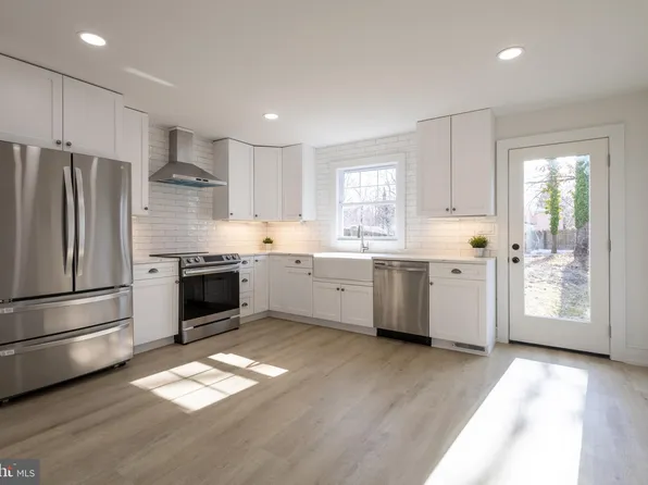 5406 Galloway Dr, Oxon Hill, MD 20745