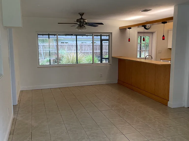 1032 NE 19th Pl — Photo 2