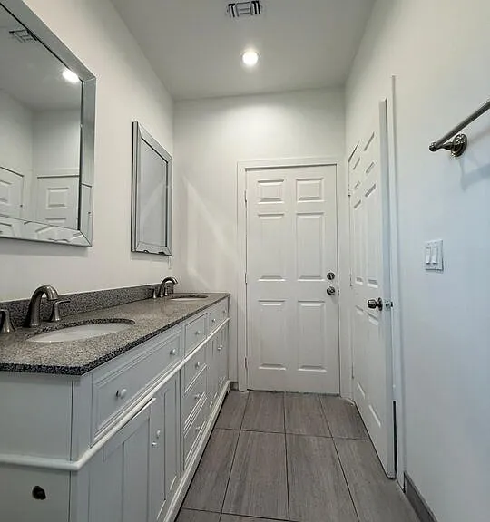 6744 Radford Ave — Photo 17