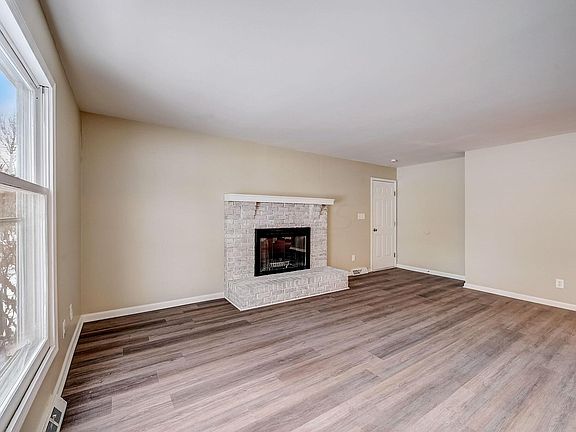 3rd image of 2213 Oakhurst Dr