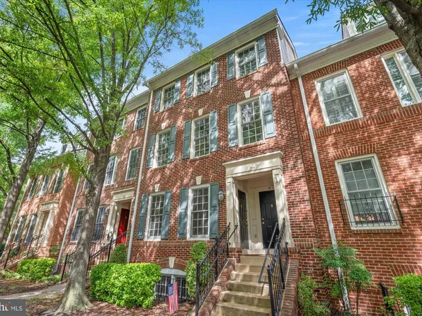 709 Massey Ln #B, Alexandria, VA 22314