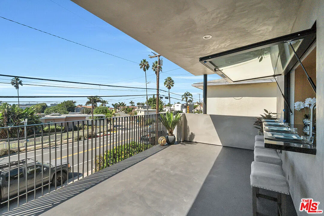 2 bed, 2.0 bath, 750 sqft, $6,000 — Photo 2