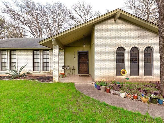 4th image of 1502 Serene Oaks Dr