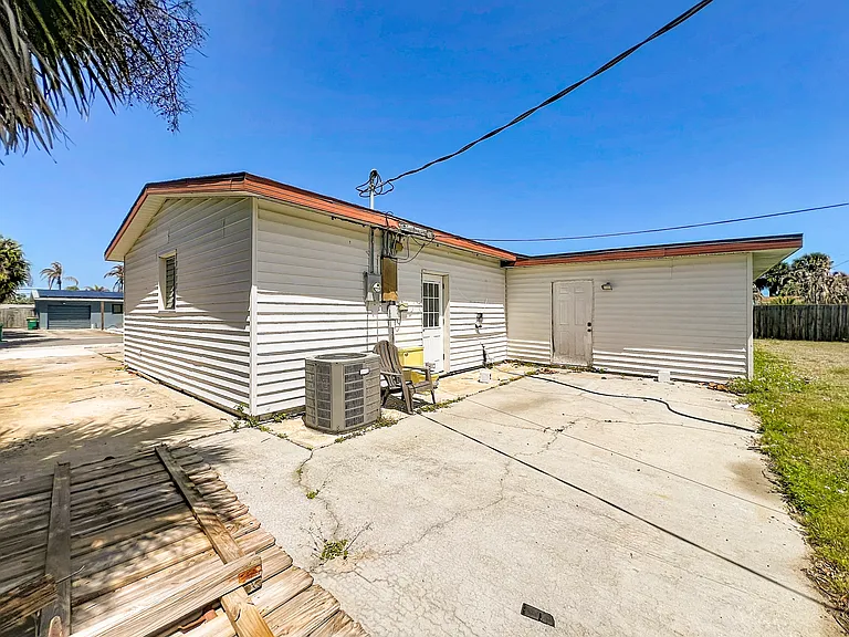122 Eden Ave — Photo 18