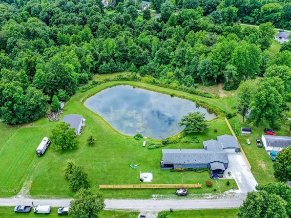 8052 Whispering Pines Dr, Morgantown, IN 46160