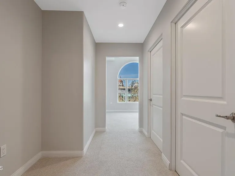 533 E Union St #501 — Photo 11