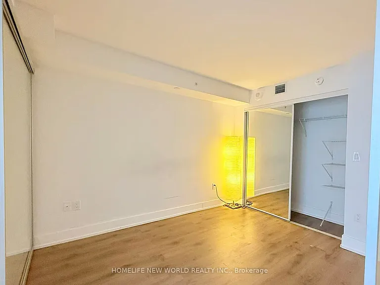 955 Bay St #814 — Photo 18