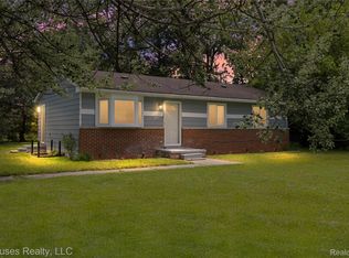 6291 Edmund St, Romulus, MI 48174