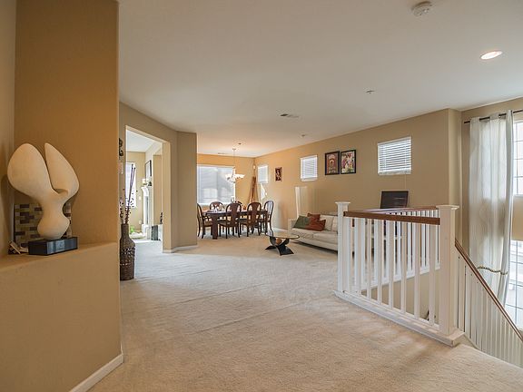 4th image of 121 Delta Vista Ln