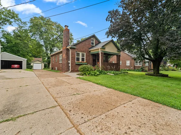 2015 36th St, Des Moines, IA 50310