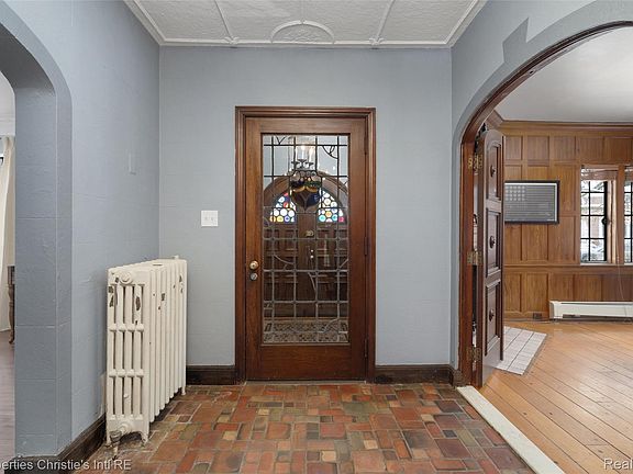 3rd image of 19435 Shrewsbury Rd