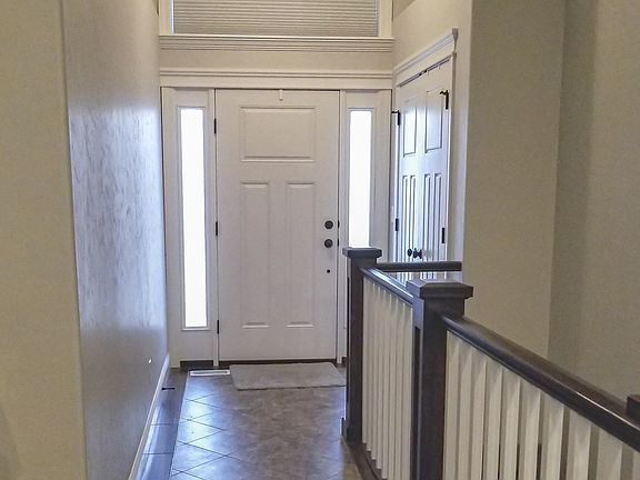 3rd image of 3804 Golden Ln