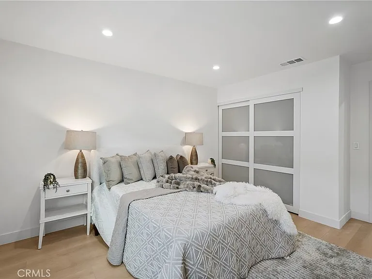 6221 Mammoth Ave — Photo 30
